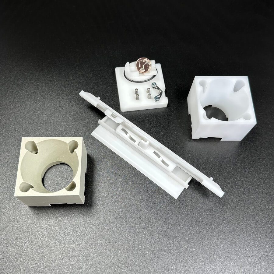HSC-Fräsen von Kunststoffbauteilen aus POM, Teflon, PA oder PEEK HSC-Fräsen von Kunststoffbauteilen aus POM, Teflon, PA oder PEEK